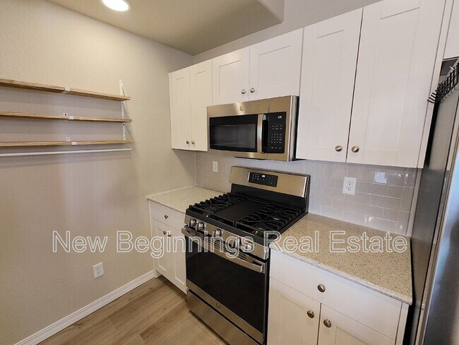 Building Photo - 6045 Inman Vw