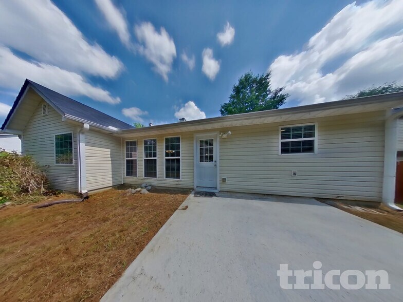 Building Photo - 220 Arbor Creek Dr