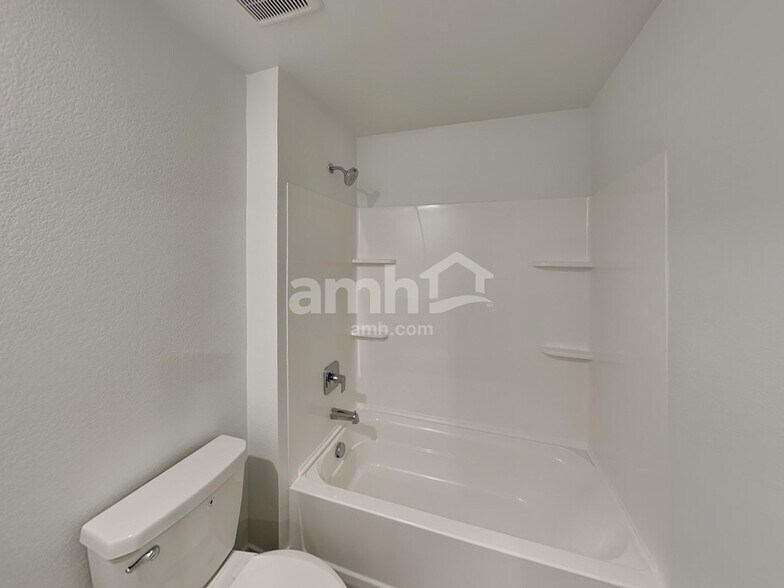 Building Photo - 6620 S Newbern St