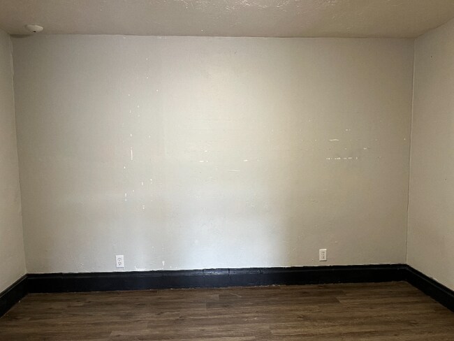 Building Photo - 109 W Lincoln Ave