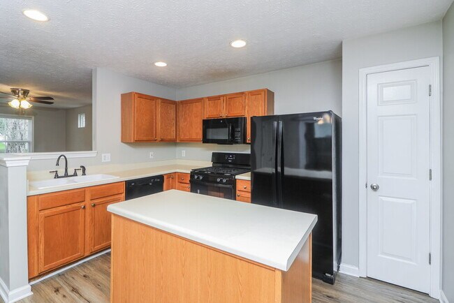 Building Photo - 632 Spanish Oak Dr