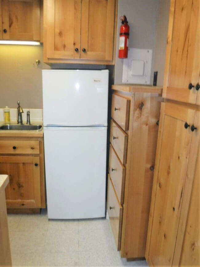 Building Photo - Adorable 1 bed 1 bath North End Apartment off 9th & Ada