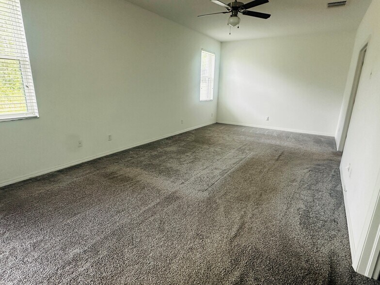 Building Photo - 10749 Pleasant Knoll Dr