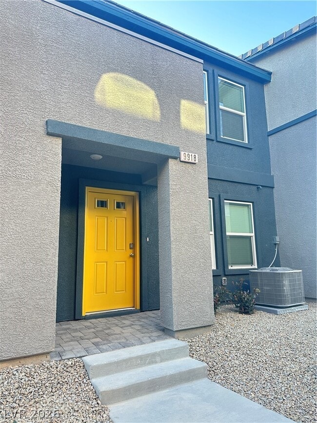 Building Photo - 9918 Saffron Hls St