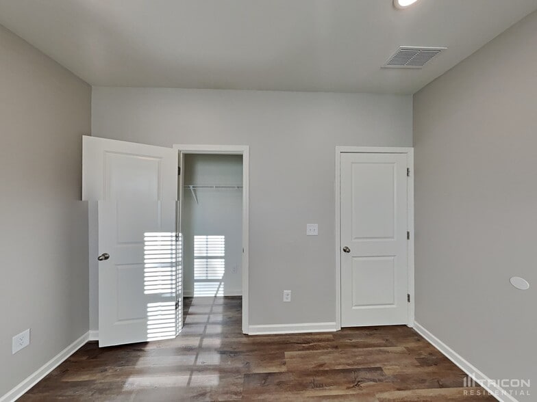 Building Photo - 131 Meriwether Ln