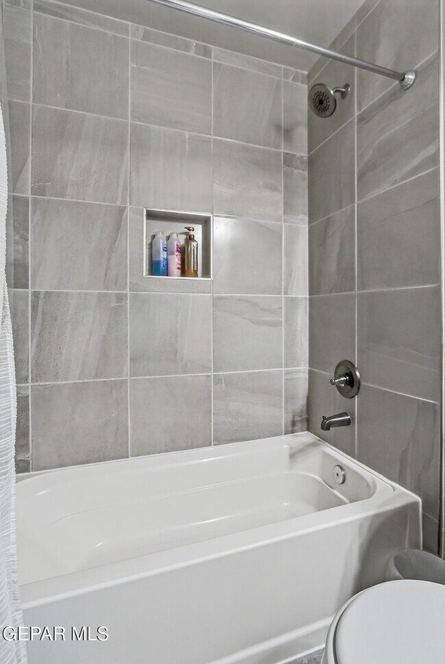 Building Photo - 664 Paseo Modesto Dr