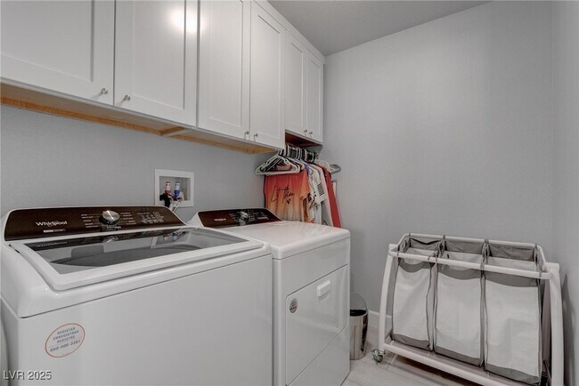 Building Photo - 10597 Cloud Whisper Dr