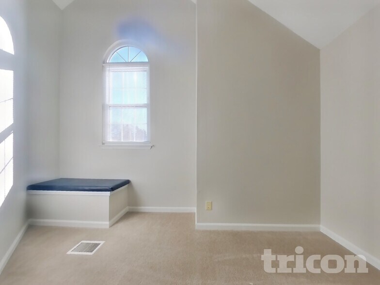 Building Photo - 623 Lockhart Ct NE