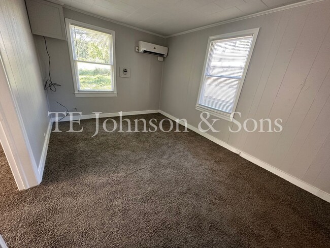 Building Photo - Cozy 1 Bedroom Home in Winston Salem