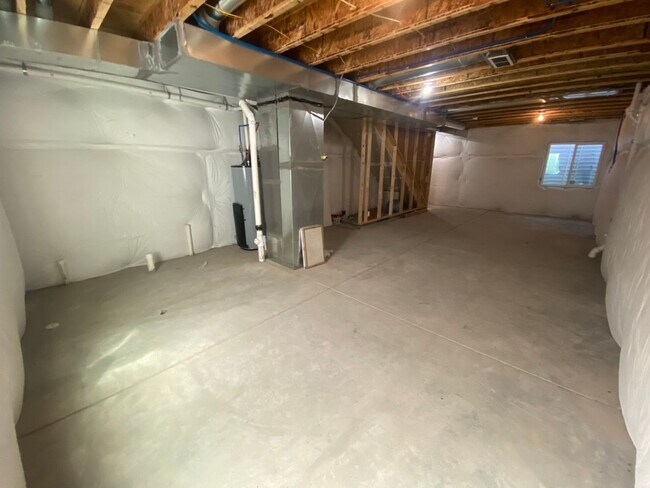 Building Photo - Spacious Englewood Home
