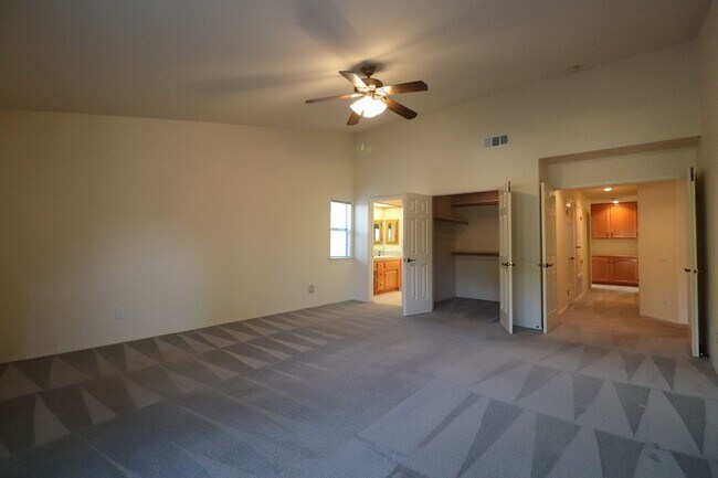 Building Photo - Lovely Mesa Oaks Four Bedroom