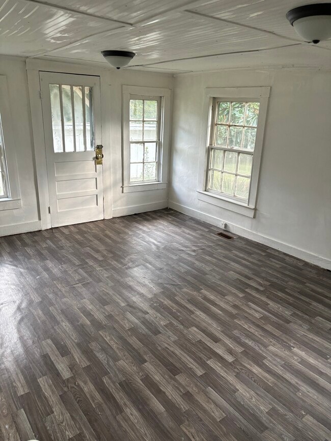 Building Photo - 907 S Johnson St