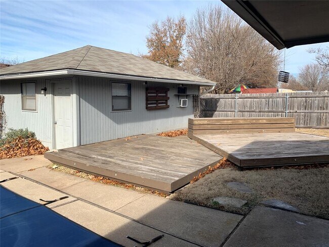 Building Photo - 518 Garland Ct