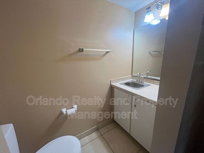 Building Photo - 204 Canterbury Ct