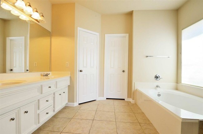 Building Photo - 20919 Field Manor Ln