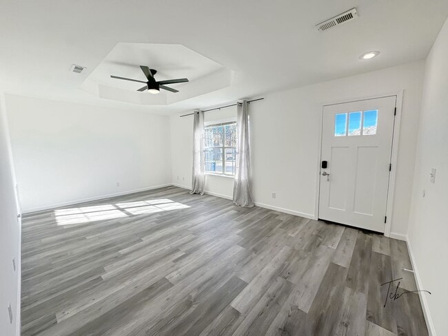 Building Photo - Available Now!  3 Bedroom, 2 Bathroom in Prime Bentonville Location, w/ Garage and Fenced-in Back...