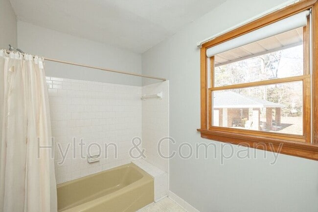 Building Photo - 5110 New Kent Hwy