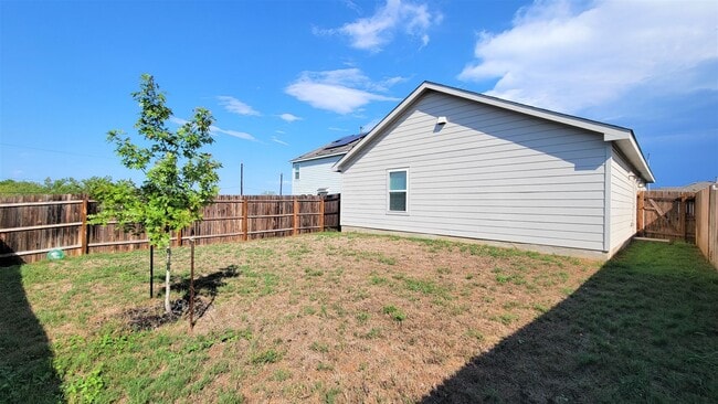 Building Photo - Beautiful like-new 3 bed | 2 bath home - Amazing community amenities!