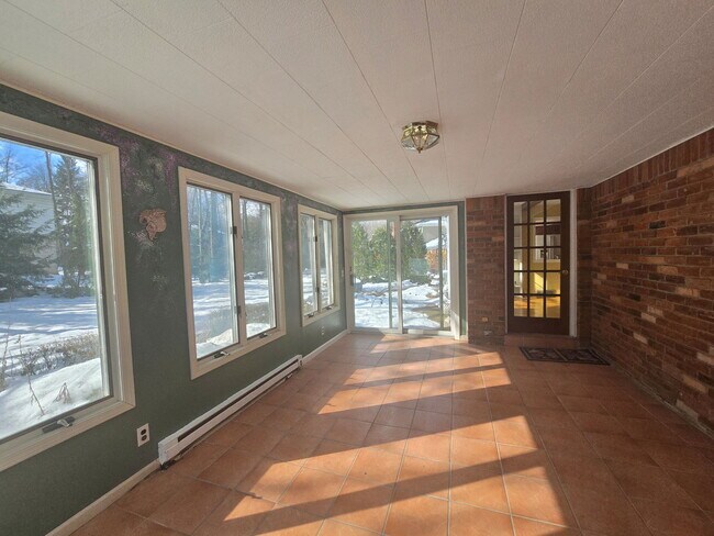 Building Photo - 33811 Hunters Pointe Rd