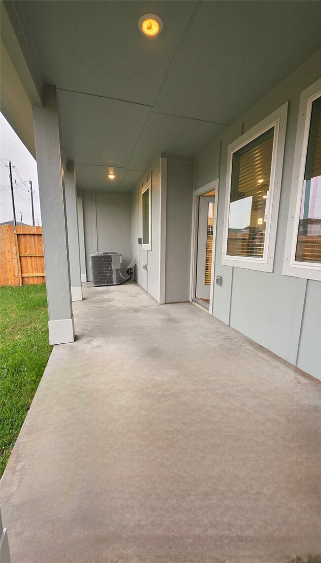 Building Photo - 2173 Bay Breeze Dr