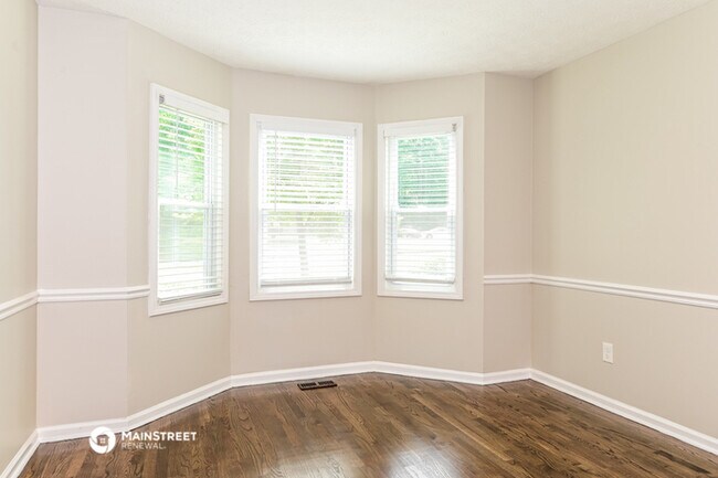 Building Photo - 600 N Oakland Cir