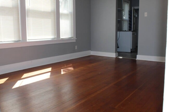 Building Photo - 653 Chartres St