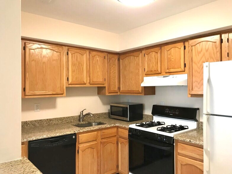 Building Photo - 108 Lowell Ct
