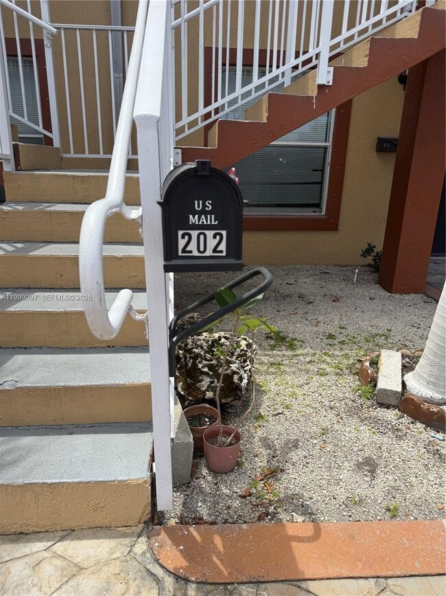 Building Photo - 128 W 21st St