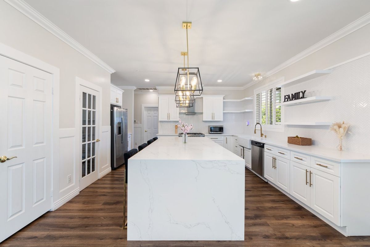 Building Photo - 15736 Home Ct