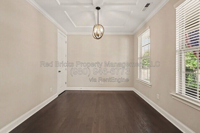 Building Photo - 145 Barclay Dr