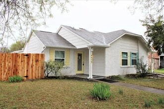 Building Photo - 4628 Nervin St