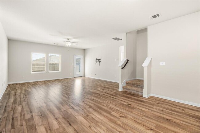 Building Photo - 520 Loriner Wy
