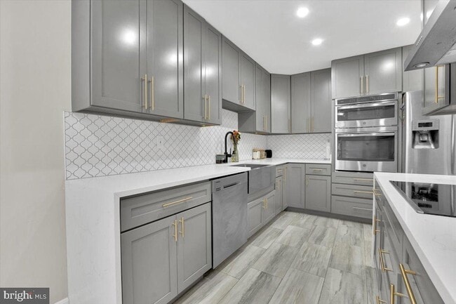 Building Photo - 8605 Western Oak Dr