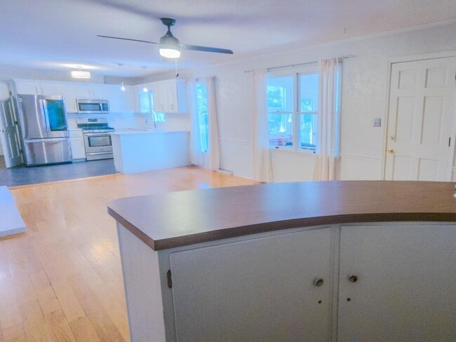 Building Photo - 122 Maxwell Dr