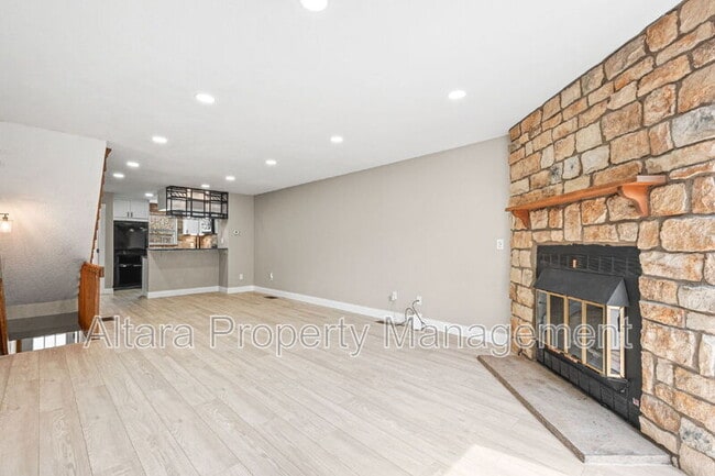 Building Photo - 2578 E Nichols Cir