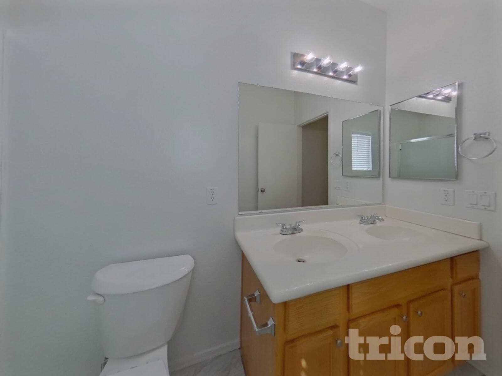 Building Photo - 442 E Cheyenne Rd