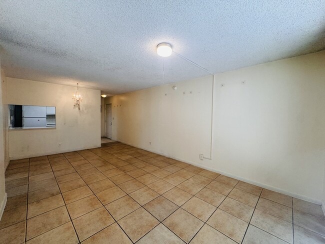 Building Photo - 8025 S Colony Cir