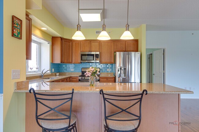 Building Photo - 799 Graceland Ave