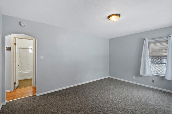 Building Photo - 243 Harwood Ave