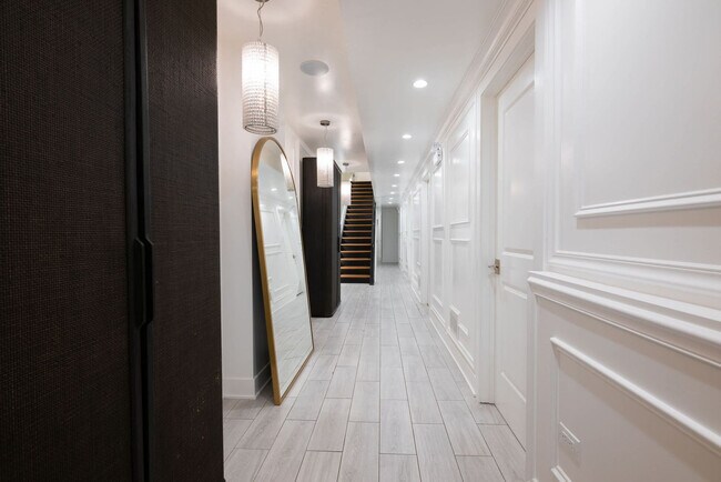 Building Photo - 22 E Elm St