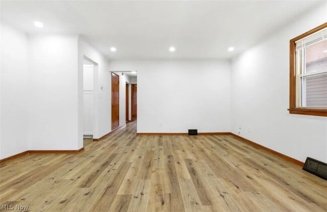 Building Photo - 4422 E 141st St