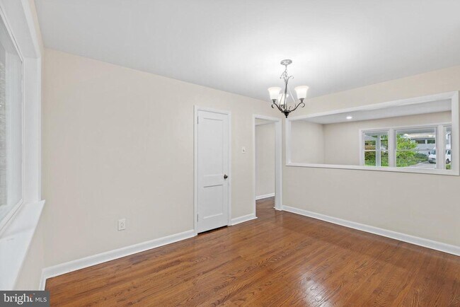 Building Photo - 705 Devon Rd