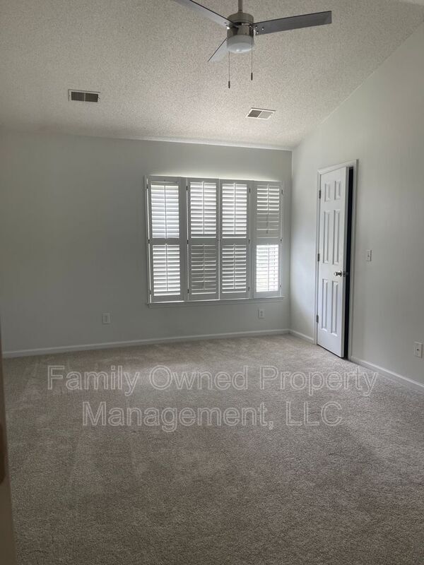 Building Photo - 113 Rockdale Ln