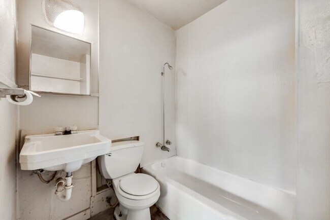 Building Photo - 1615 Alston Ave