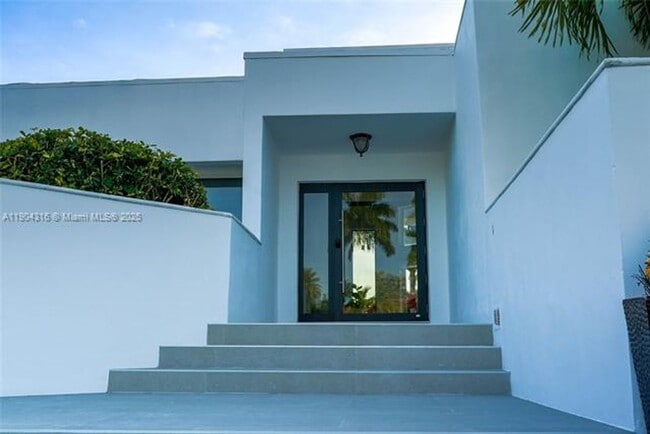 Building Photo - 290 NW 125th Ave