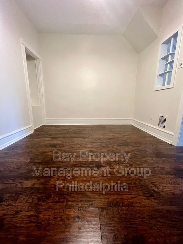 Building Photo - 2165 W Grange Ave