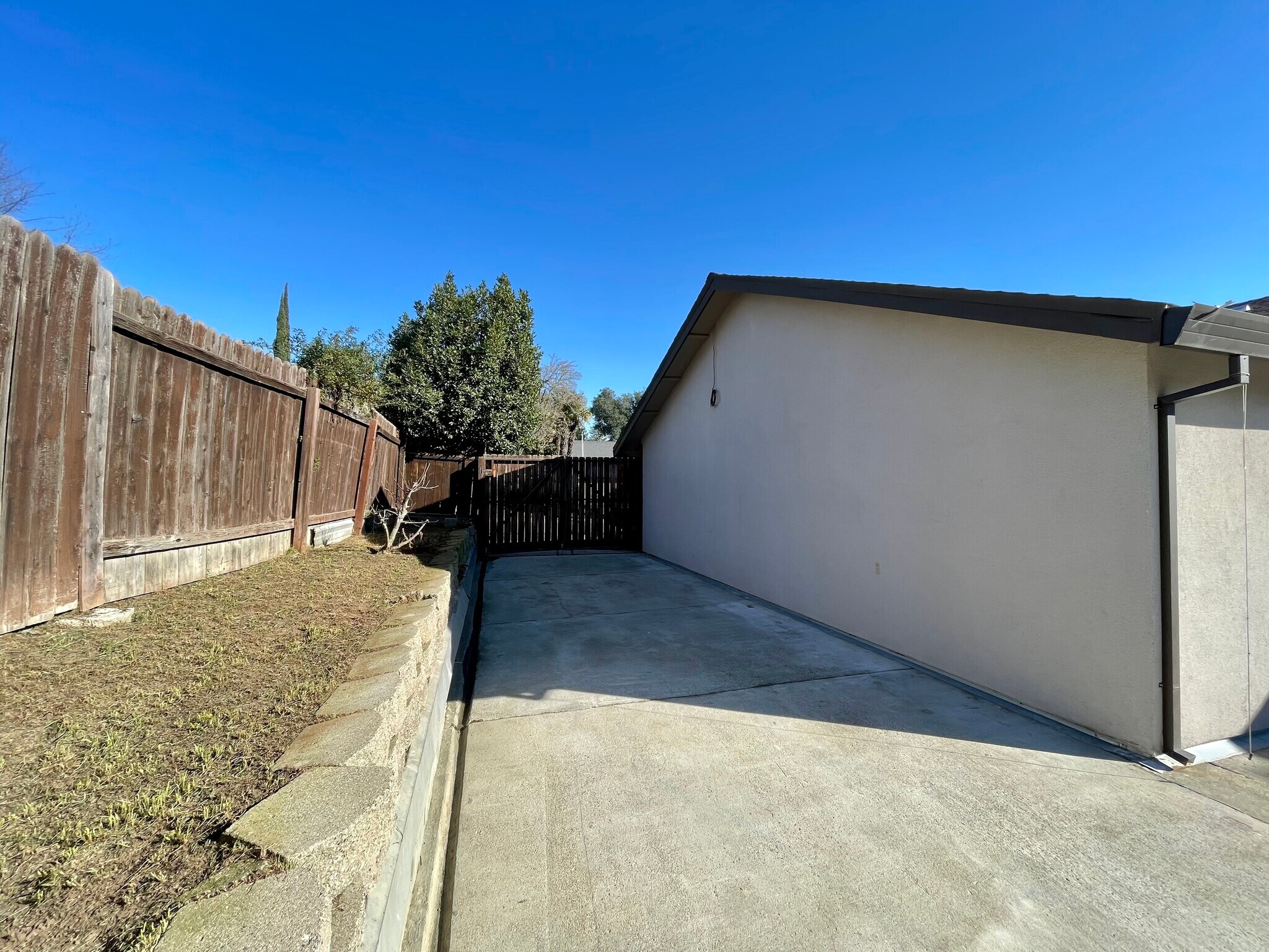 Building Photo - 6034 Centurion Cir