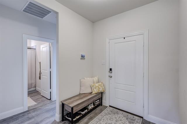Building Photo - 10920 Los Alamos Dr