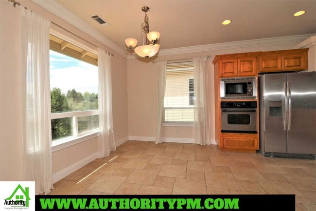 Building Photo - 997 Rollingview Dr