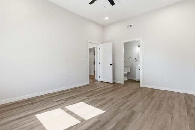 Building Photo - 3 bed 2 bath rental home